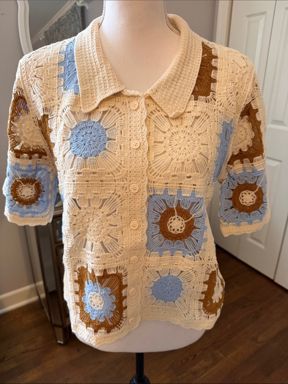 Liv Los Angelos Crochet Button-Up Lightweight Top - Cream, Blue & Brown Med ❤️